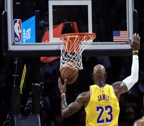 綠軍球場波,津滿意微笑,盡情享受其,Nba篮球即时比分,NBA赛事比分,NBA篮球赛事数据,NBA比赛平台,篮球赛事资讯